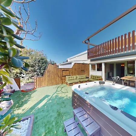 Desir Village Naturiste Jardin Et Jacuzzi *
