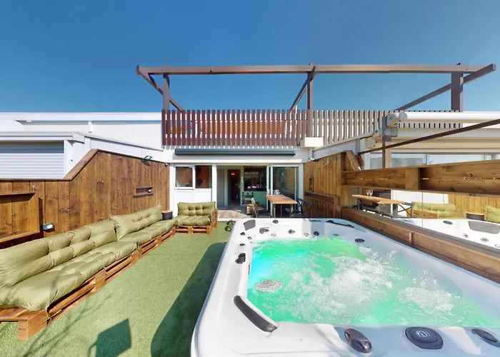 Desir Village Naturiste Jardin Et Jacuzzi アグド