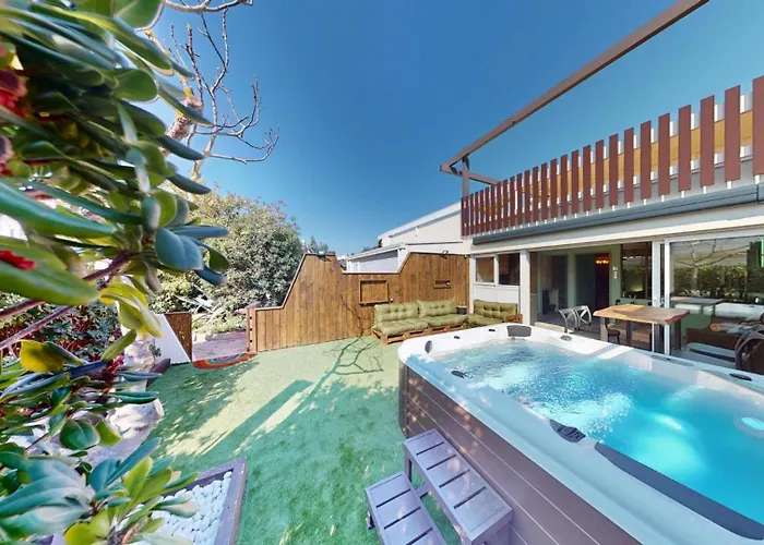 Desir Village Naturiste Jardin Et Jacuzzi *