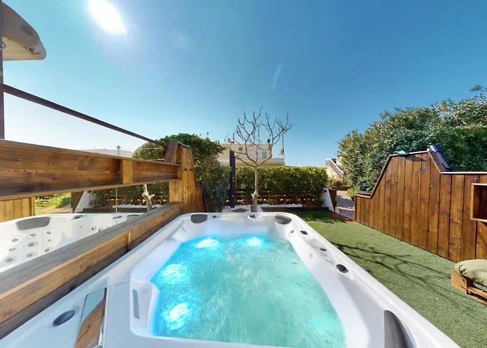 Desir Village Naturiste Jardin Et Jacuzzi アグド