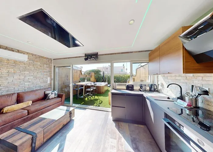 Desir Village Naturiste Jardin Et Jacuzzi アパート