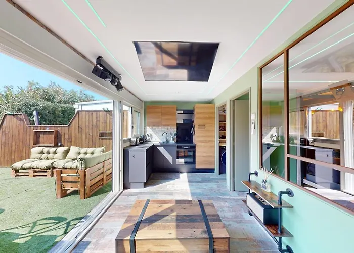 Desir Village Naturiste Jardin Et Jacuzzi アグド