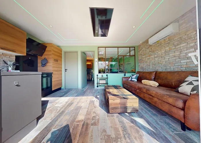 Desir Village Naturiste Jardin Et Jacuzzi アグド